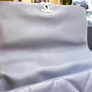 Chanel 19 Maxi Handbag Dove Grey COMPLETE- New Condition Good | Buya